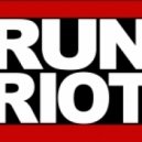Hounds Vs RuN RiOT - Fear Of Gold ()