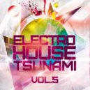 Zetaphunk, Mada, Luis Gigo - Explode
